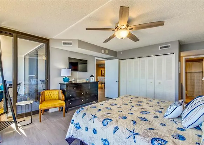 Golden Sands Apartment *