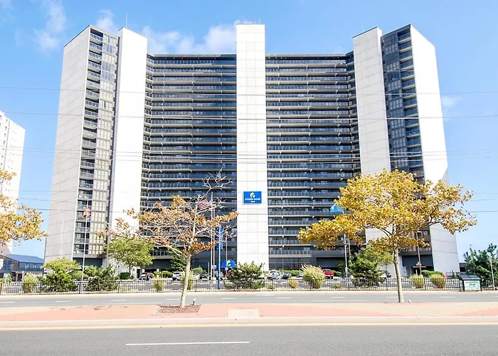 Golden Sands Apartment *